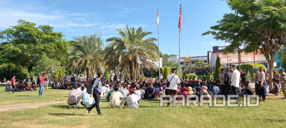 Bendera Bulan Bintang Berkibar Bersama Bendera Merah Putih Di Aceh