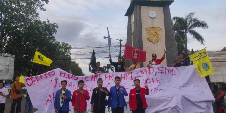 Aksi Unjuk Rasa Lima Organisasi Mahasiswa Memperingati Hut Ke