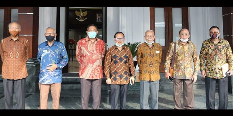 Mahfud Dampingi Purnawirawan TNI Bertemu Jokowi di Istana Bogor