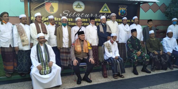 Pangdam dan Kapolda Silaturahmi ke Para Ulama di Jawa Timur
