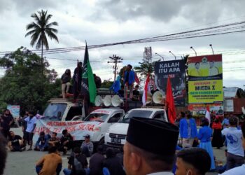 Ratusan Massa Bersiap Hadang TKA Cina di Kendari