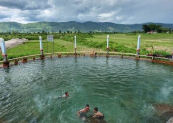 Nikmatnya Berendam di Air Soda Tarutung, Hanya Ada Dua di Dunia