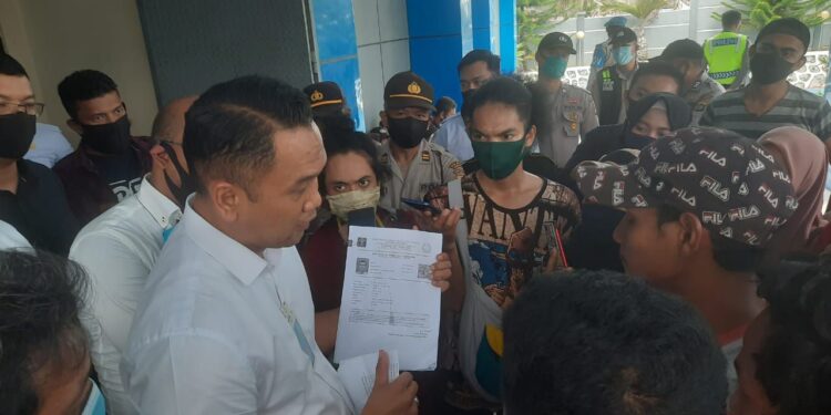 Tolak TKA Cina di Kendari, Massa Sambangi Kantor Imigrasi