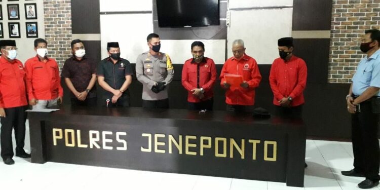 PDIP Jeneponto Datangi Mapolres, Dukung Usut Pembakaran Bendera