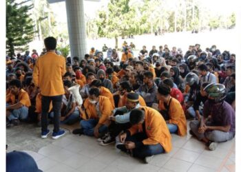 Tuntut Ini, KBM-UHO Geruduk Rektorat