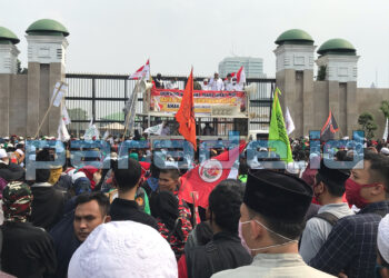 Puisi Taufik Ismail di Tengah Aksi Massa Tolak RUU HIP