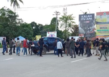 Ratusan Mahasiswa dari Berbagai Elemen Tolak Kedatangan TKA Cina