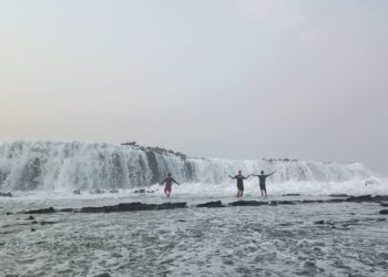 Unik, Ini Air Terjun di Tengah Laut yang Hanya Ada di Kabupaten Lebak