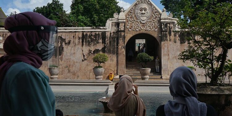 Kasus Covid-19 Bertambah 1.671, Pasien Sembuh Bertambah 1.190