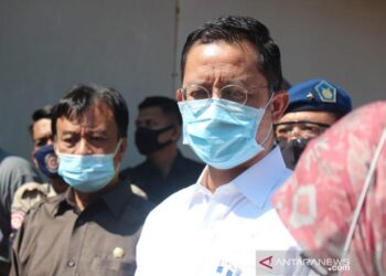 Mensos Tunaikan Janji Presiden Bantu Korban Bencana di Sukajaya Bogor