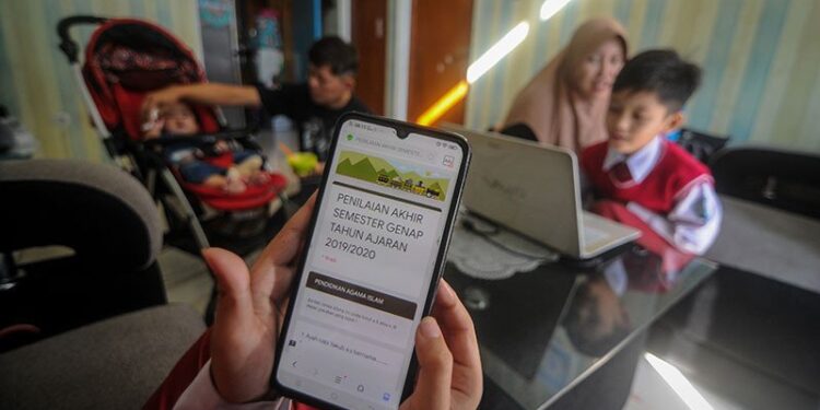 Paket Data Internet Dikeluhkan Mahal untuk PJJ, Ini Kata Kominfo