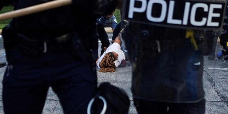 Trump Sebut ‘Lebih Banyak Orang Kulit Putih’ Terbunuh oleh Polisi AS