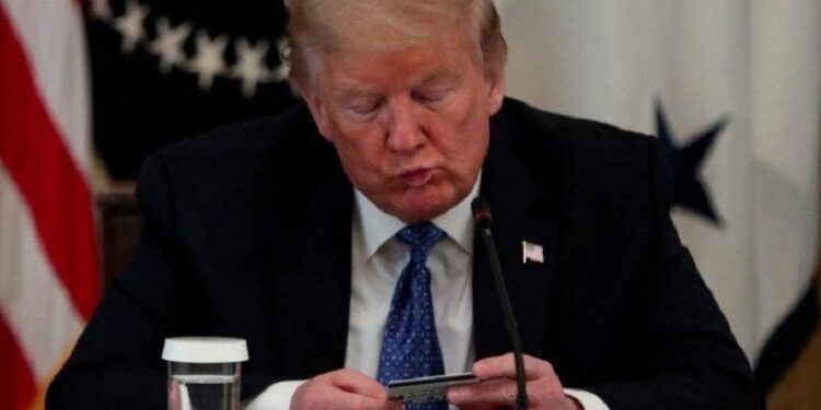 Trump Akhiri Status Istimewa Hong Kong