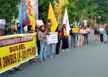 FPRS Minta DPR Batalkan Omnibus Law