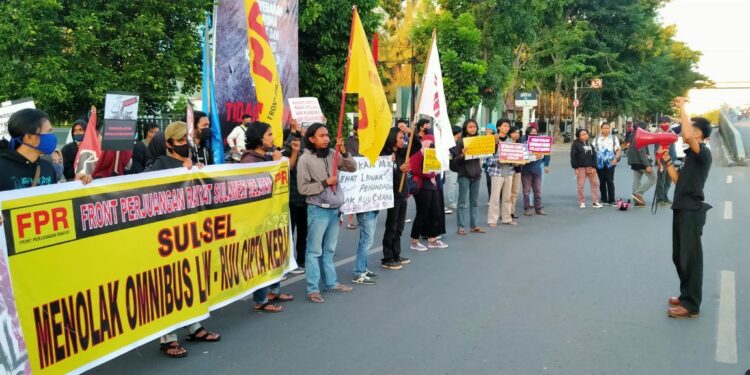 FPRS Minta DPR Batalkan Omnibus Law