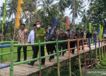 Mendes PDTT Kunjungi Objek Wisata Jembatan Pelangi di Pariaman