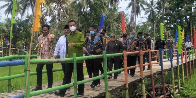 Mendes PDTT Kunjungi Objek Wisata Jembatan Pelangi di Pariaman