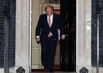 Boris Johnson Prediksi Virus Corona di Inggris Sampai 2021