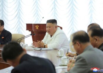 Kim Jong Un: Covid-19 Mungkin Sudah Masuk ke Korut