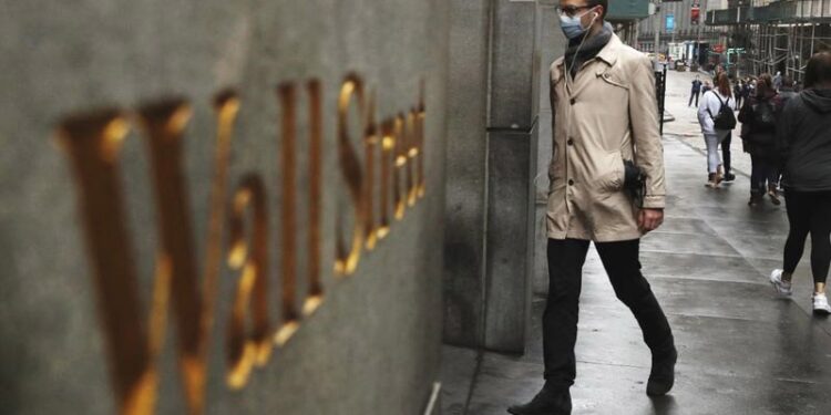 Wall Street Melonjak, Indeks Dow Jones Melonjak 369,21 Poin