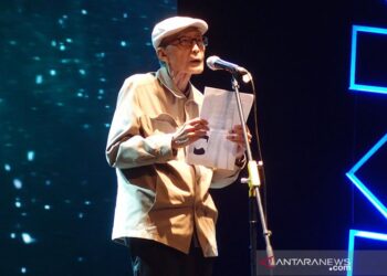 Puisi-puisi Cinta Sapardi Djoko Damono yang Abadi