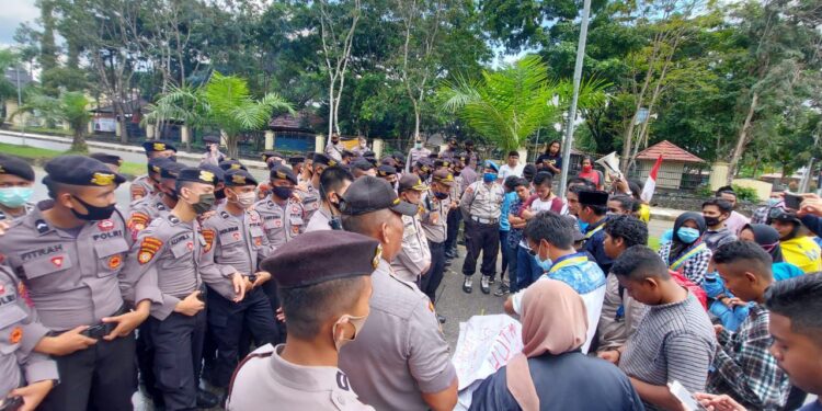 Unjuk Rasa PMII Kendari Direspon Aparat Setempat