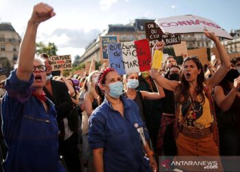 Ratusan Perempuan Prancis Protes Mendagri yang Baru