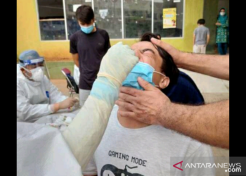 200 Pengungsi Kalideres Jalani Tes Usap di Jakarta Barat