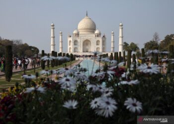 Taj Mahal Kembali Dibuka, Pengunjung Wajib Pakai Masker
