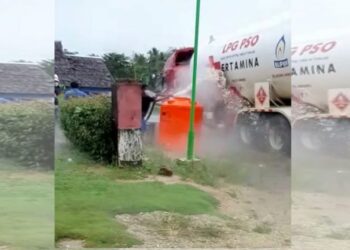 Mobil Tangki Bermuatan Gas Bocor, Jalur Lambuya-Motaha Ditutup