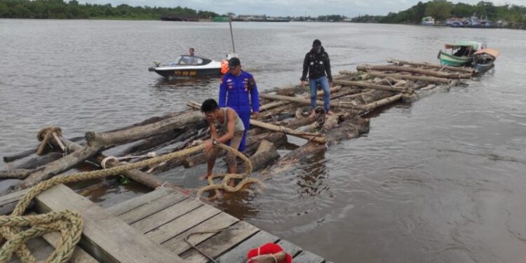 Polair Polda Kalbar Sita Seribu Batang Kayu Log Ilegal