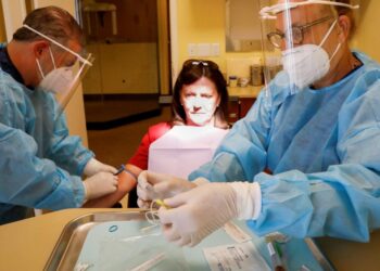 922 Petugas Medis AS Meninggal karena Covid-19