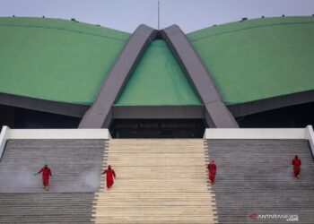 75 Tahun, DPR Diminta Tingkatkan Kinerja Pengawasan