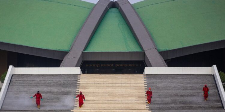 75 Tahun, DPR Diminta Tingkatkan Kinerja Pengawasan