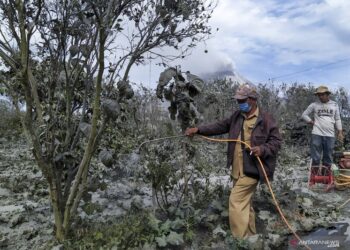 Gunung Sinabung Kembali Semburkan Debu