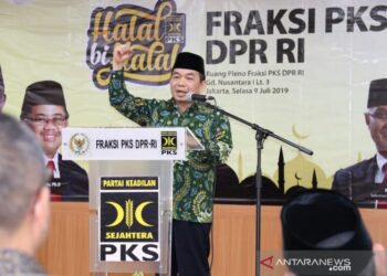 FPKS Ingatkan Presiden Jangan Ragu Rombak Kabinet