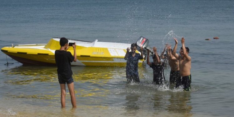 Ribuan Wisatawan Berlibur di Kepulauan Seribu