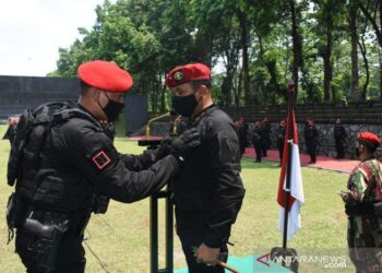 Danjen Kopassus Terima Brevet Antiteror