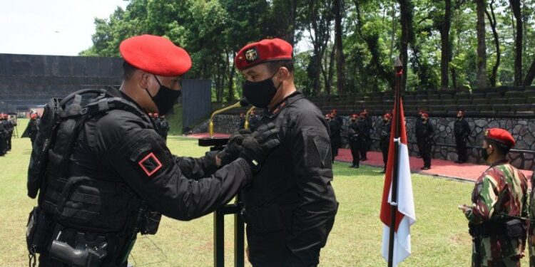 Danjen Kopassus Terima Brevet Antiteror