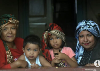 Tiga Keturunan Hidup Bermata Biru di Nagari Sungayang