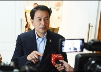 Sebelum Insiden Mik Mati, Ternyata Ini Bisikan Azis Syamsuddin ke Puan