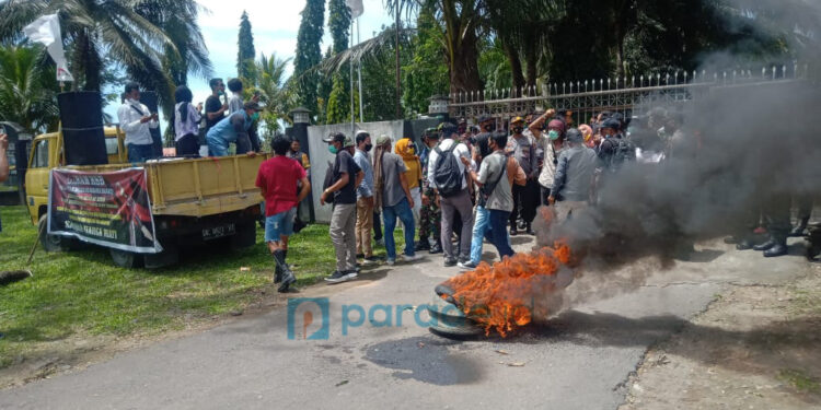 Pemuda Sumbawa Tolak Aktivitas Penambangan di Gunung Semoan