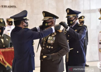 Panglima TNI Sematkan Bintang Dharma kepada 10 Perwira Tinggi