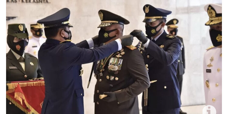 Panglima TNI Sematkan Bintang Dharma kepada 10 Perwira Tinggi
