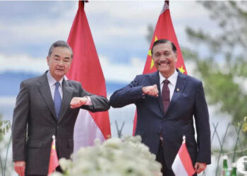 Menko Luhut Terima Menlu China di Danau Toba, Bahas Investasi