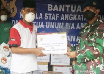 Lanud Sjamsudin Noor Salurkan Bantuan Kasau untuk Korban Banjir Kalsel