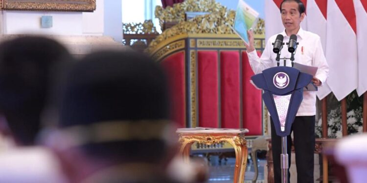 Menteri LHK Bersyukur Presiden Jokowi Serahkan 2.929 SK Perhutanan Sosial