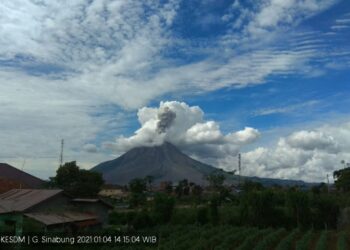 Gunung Api Sinabung Erupsi Tiga Kali