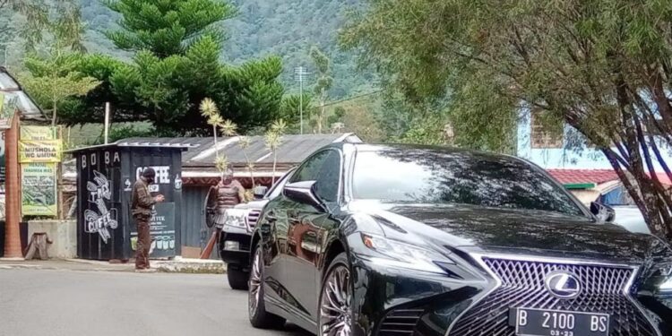 Megawati Soekarnoputri dan Ketua DPR Kunjungi Kebun Raya Cibodas