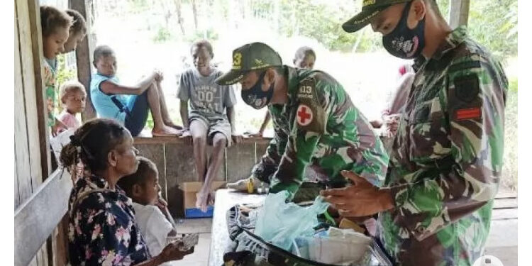 Satgas Yonif MR 413 Berikan Layanan Kesehatan Warga di Perbatasan